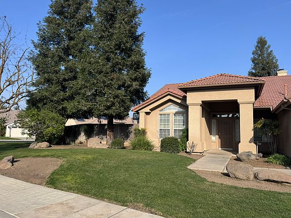 3rd image of 553 W Fallbrook Ave #1