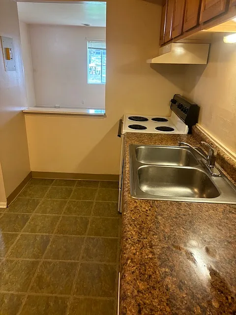 1101 Evans Avenue — Photo 2