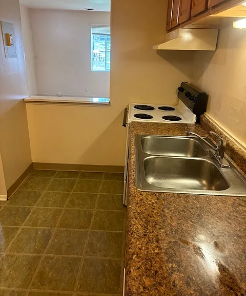 1101 Evans Ave — Photo 2
