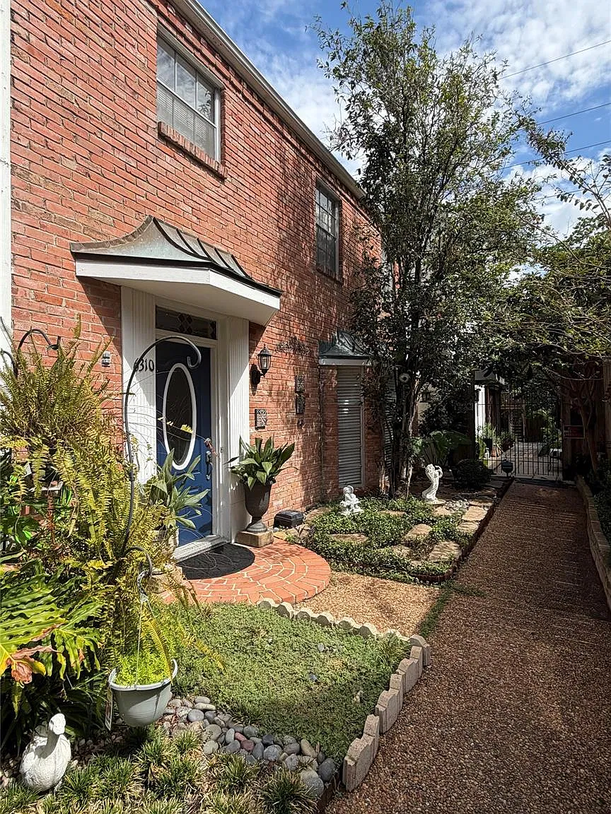 2 bed, 1.5 bath, 1840 sqft, $2,200 — Photo 1
