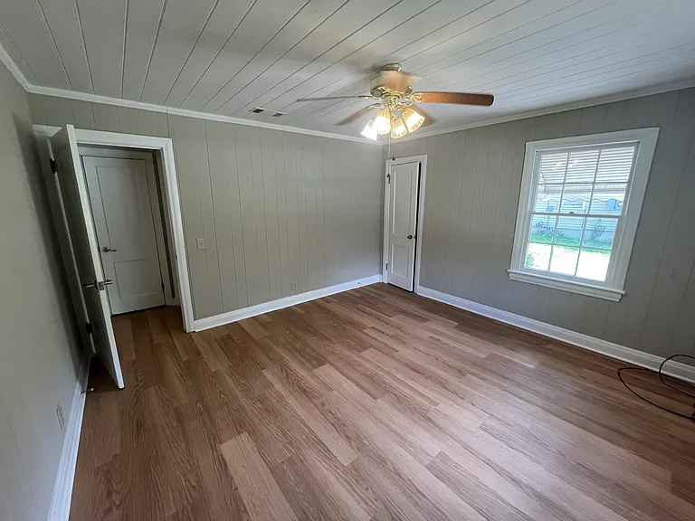 333 E Main St — Photo 37
