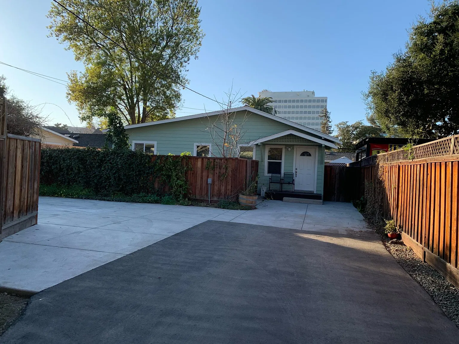 2 bed, 800 sqft, $4,800 — Photo 3