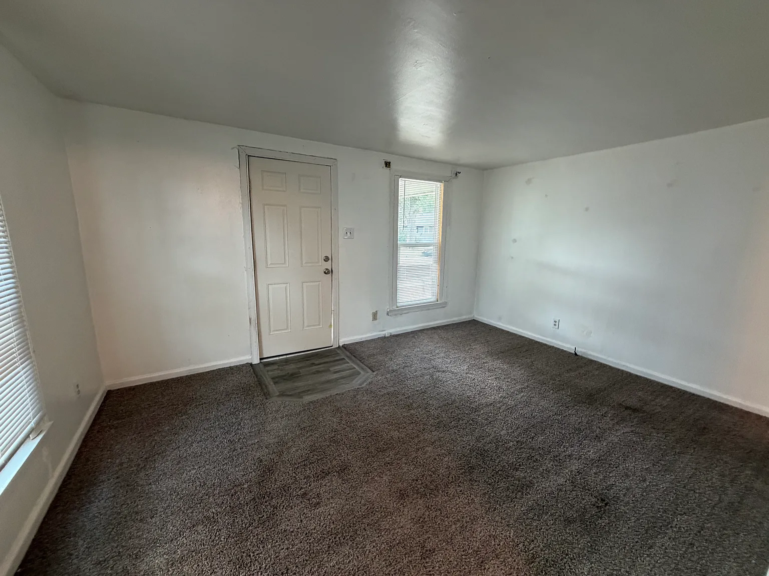 2 bed, 728 sqft, $900 — Photo 2