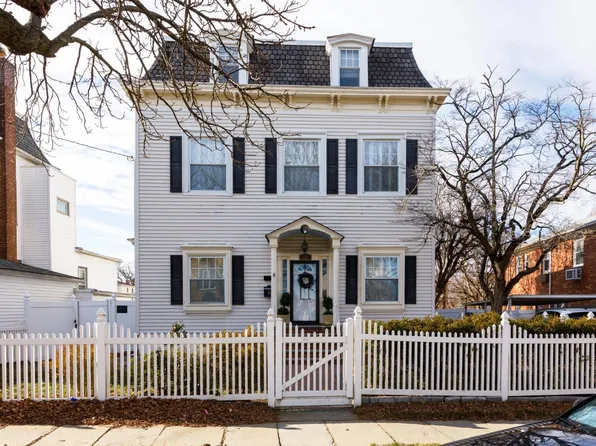 324 150th St, Whitestone, NY 11357