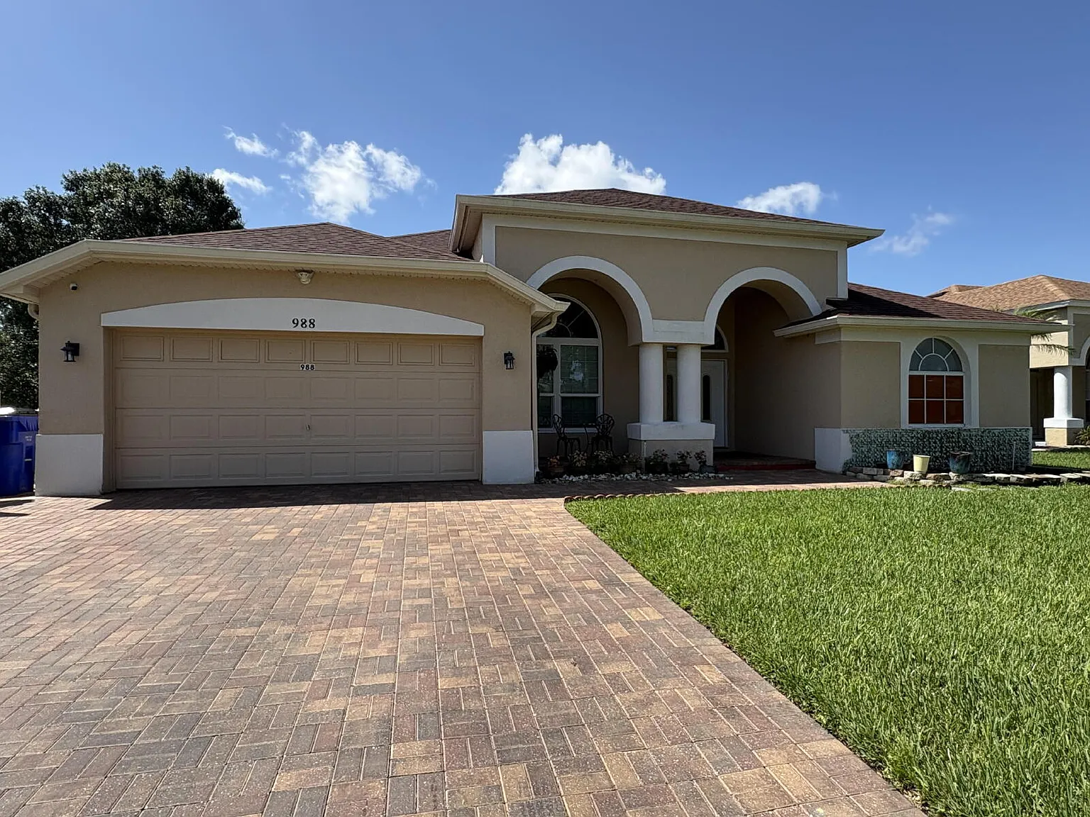 4 bed, 3.0 bath, 3308 sqft, $3,200 — Photo 2
