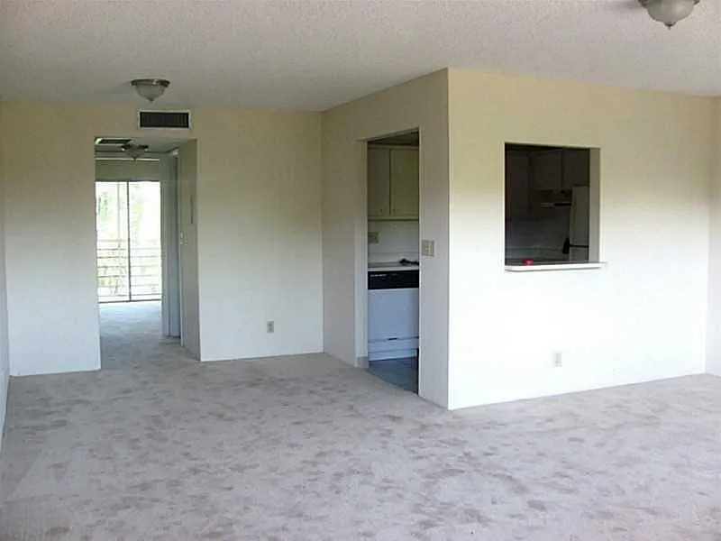 1 bed, 1.5 bath, 756 sqft, $1,475 — Photo 3