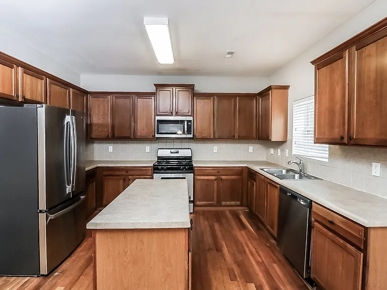 5212 Inverness Ct — Photo 11