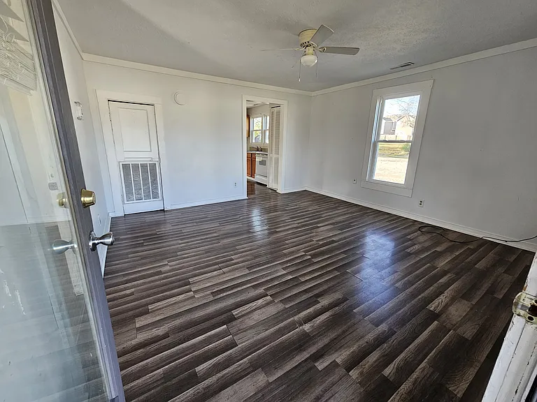 724 Page Ave — Photo 3