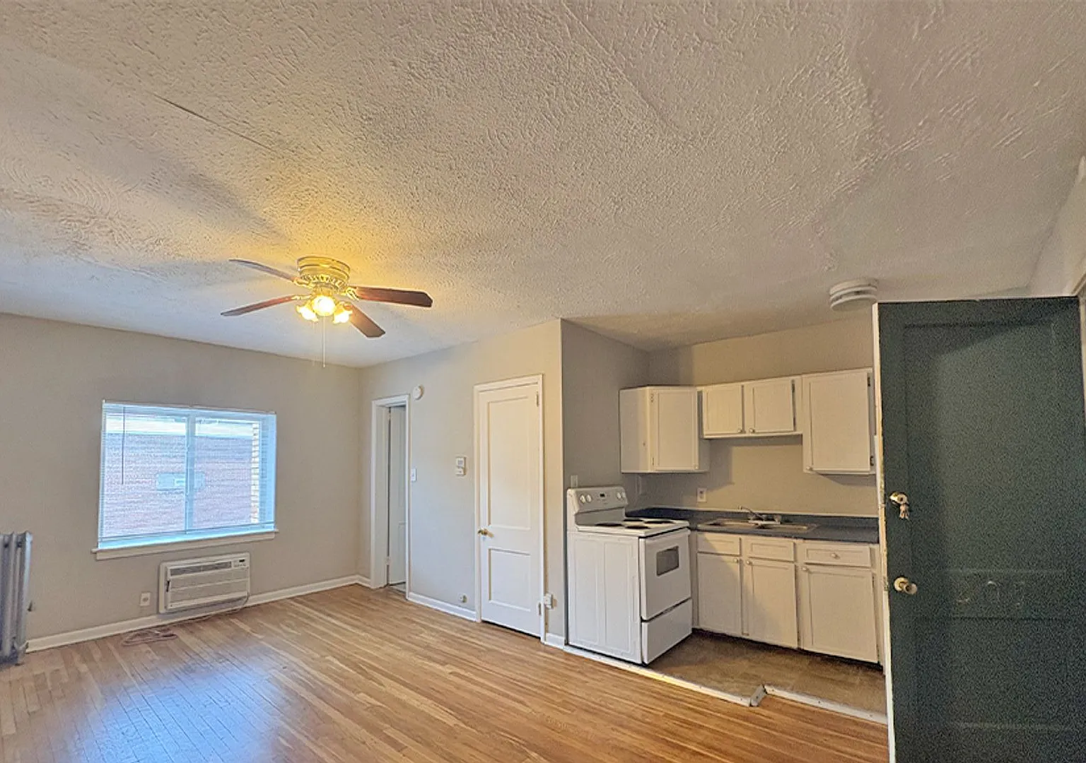 Telford 3405 — Photo 1