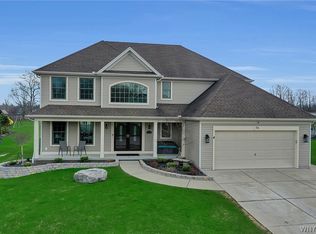 96 Caldwell Dr, West Seneca, NY