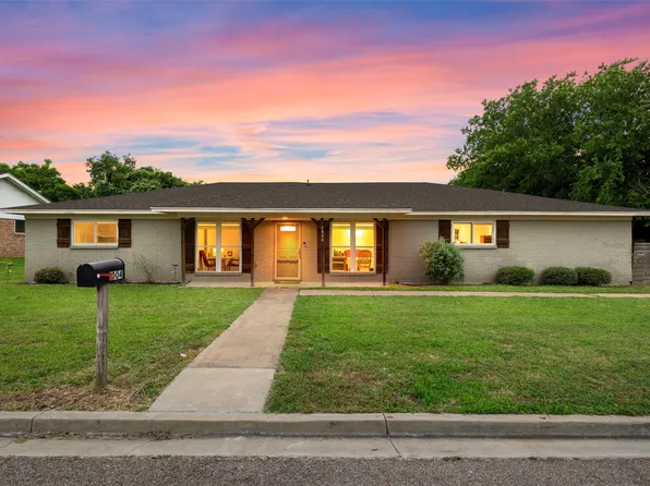 1004 W Elizabeth Dr, Robinson, TX 76706