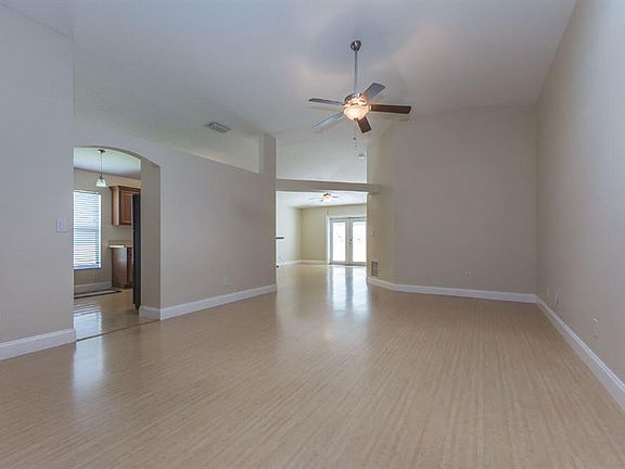 5th image of 995 E 13th Sq