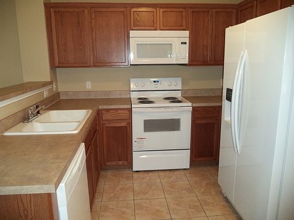 5th image of 121 Oakhurst Dr