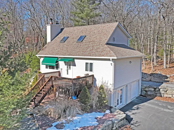 111 Arrowood Dr, Milford, PA 18337