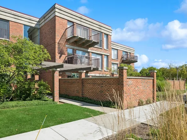 351 Kelburn Rd APT 216, Deerfield, IL 60015