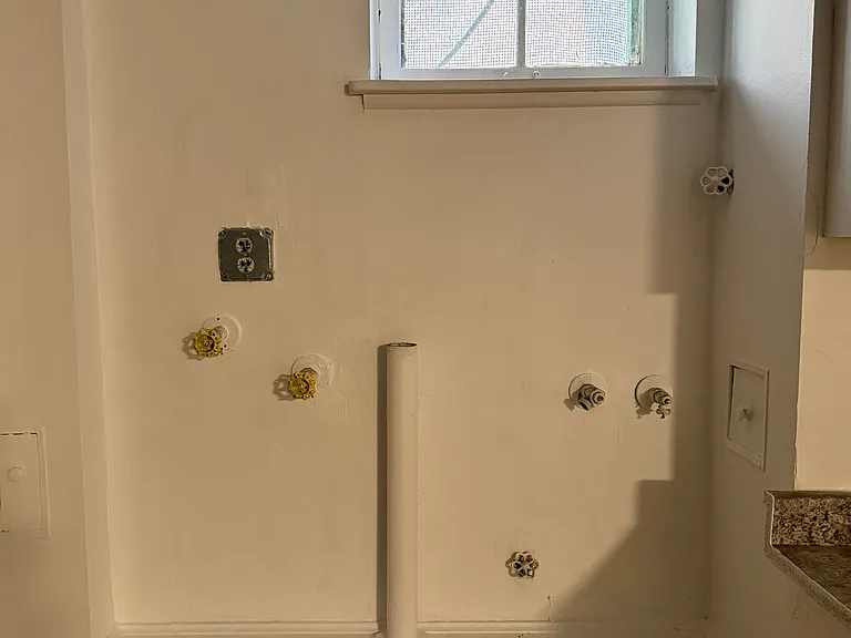 722 Bay St #1 — Photo 8