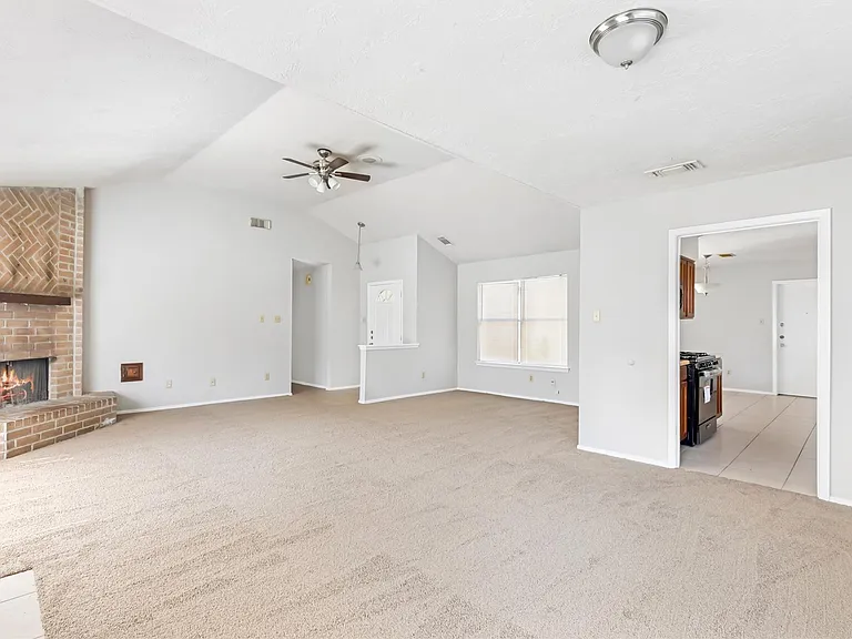 7310 Maple Walk Dr — Photo 7
