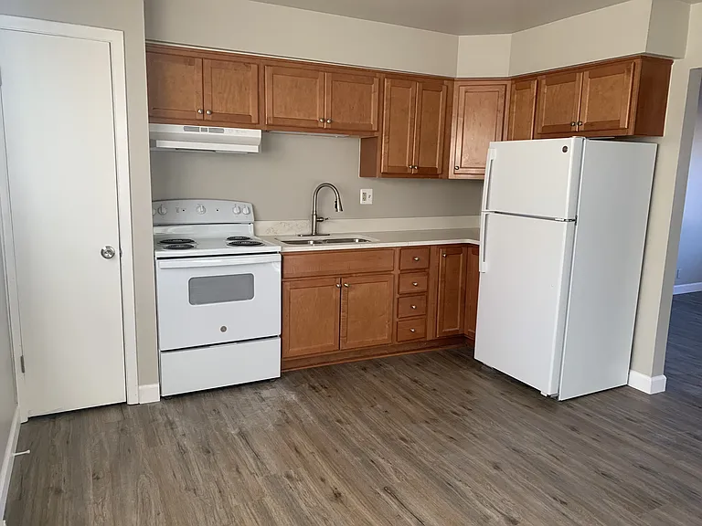 639 N View St — Photo 1