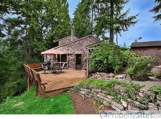 21104 Hillcrest Pl, Edmonds, WA 98026