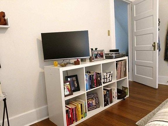 4th image of 300 E Waldburg St #300