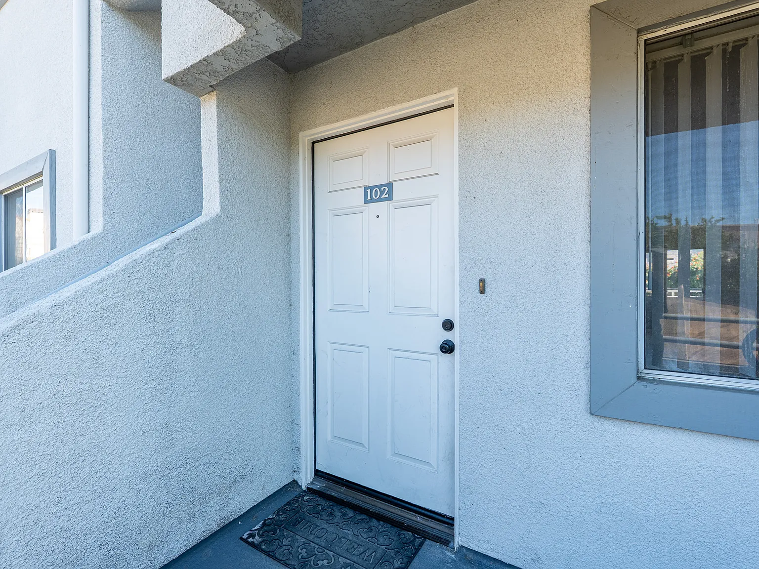 1 bed, 850 sqft, $2,200 — Photo 3