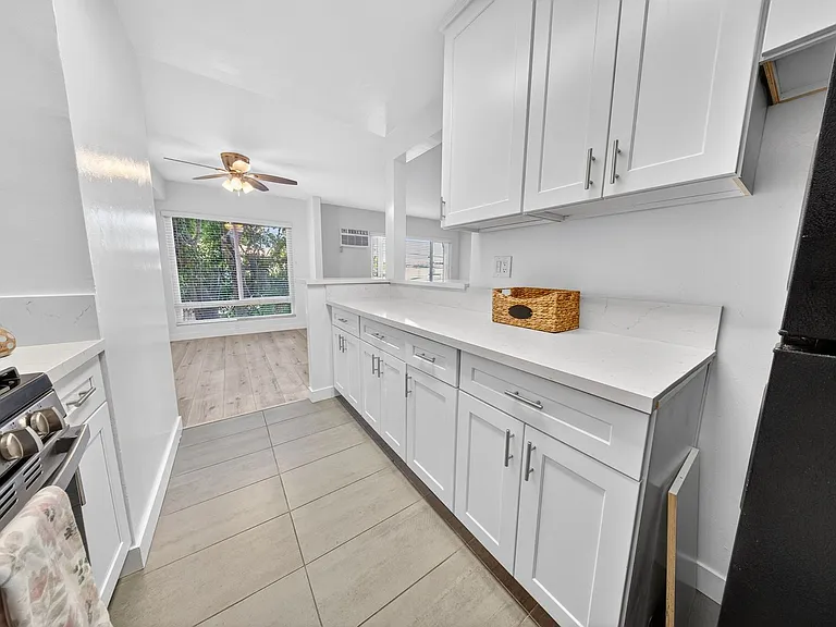 1815 N. Harvard Blvd — Photo 52
