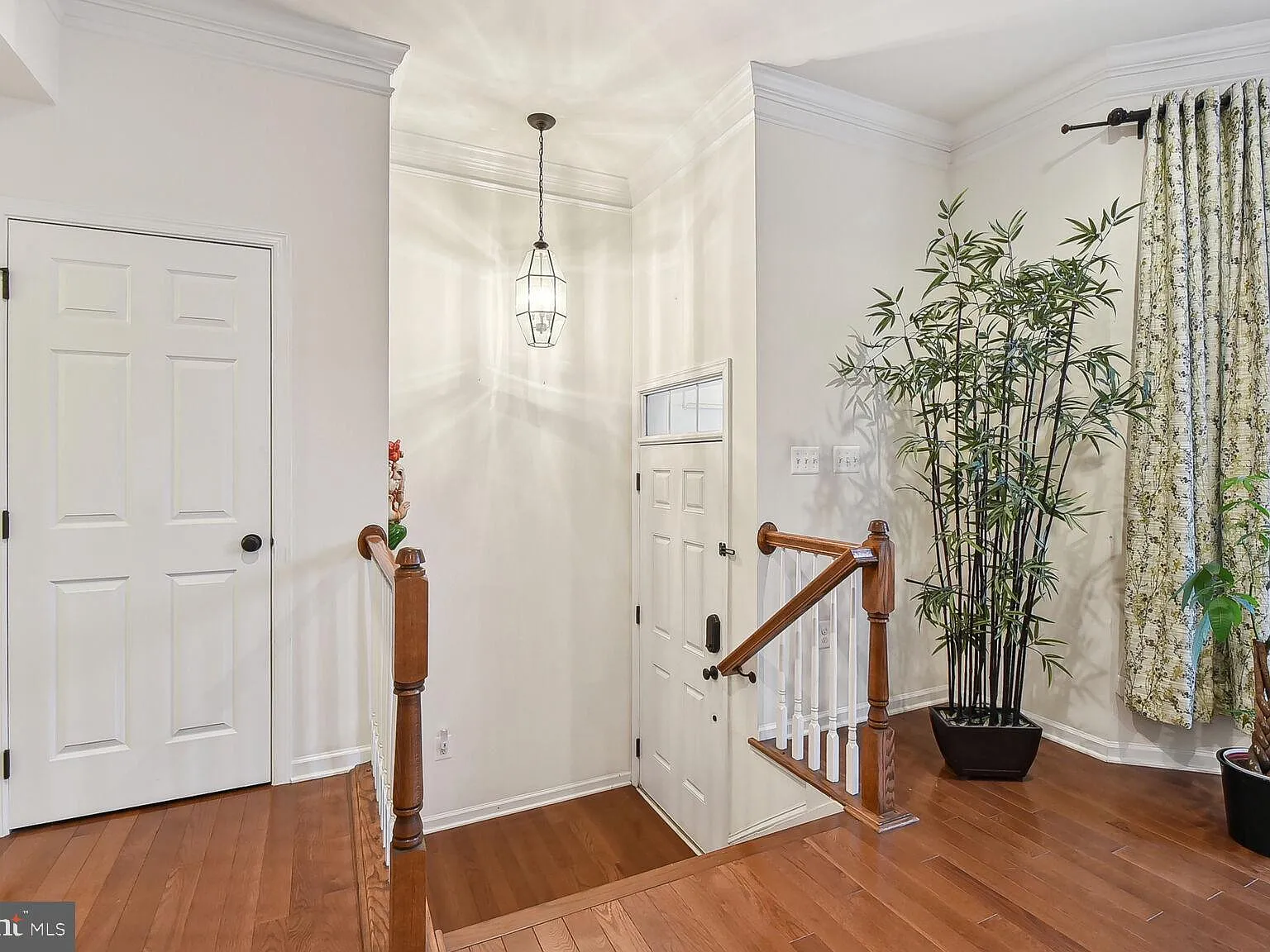 3 bed, 3.5 bath, 2715 sqft, $3,350 — Photo 2