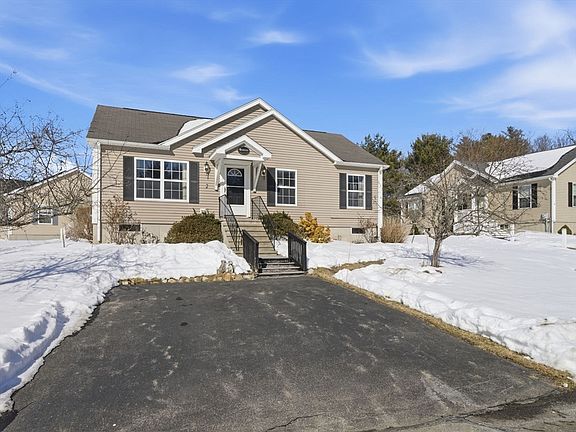 2nd image of 2 Mountain Ash Rd Unit 2