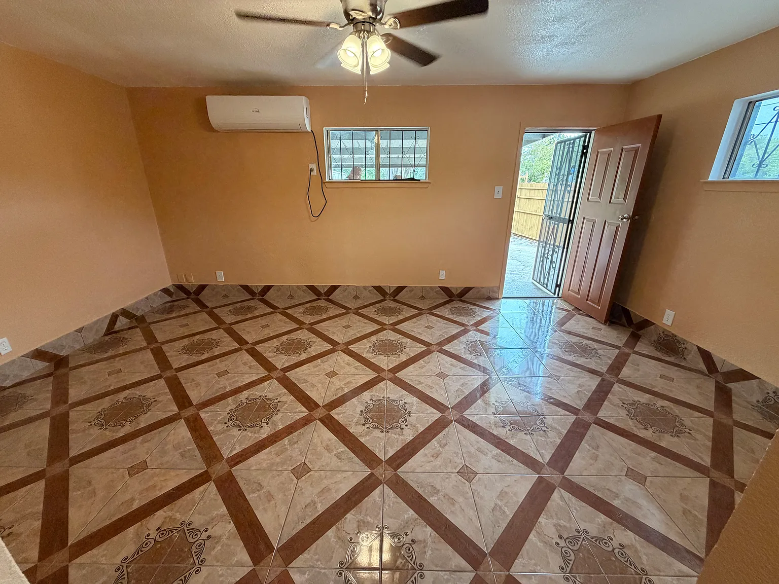 2 bed, 1048 sqft, $1,400 — Photo 4