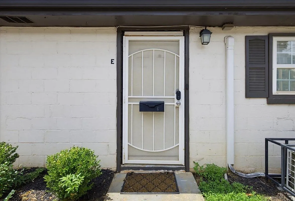 235 Walnut St NW — Photo 1