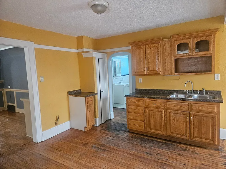3420 N Vel R Phillips Ave — Photo 1