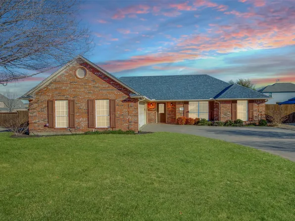 338 Preston Gln, Gunter, TX 75058