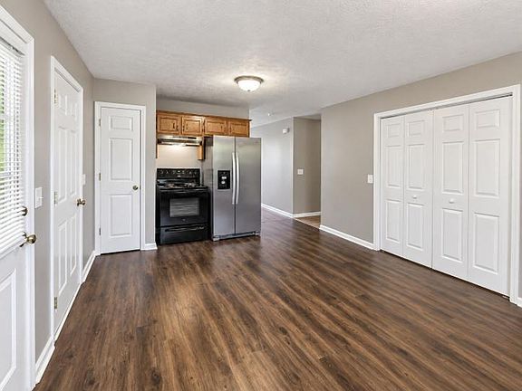 5th image of 208 Ruf Dr