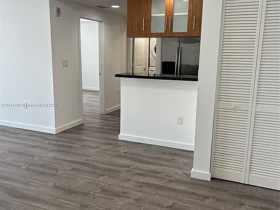 3rd image of 601 NE 23rd St APT 1707