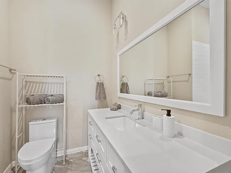 5620 Madison St — Photo 15