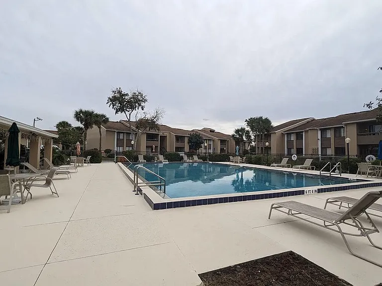 5229 Vineland Rd — Photo 15