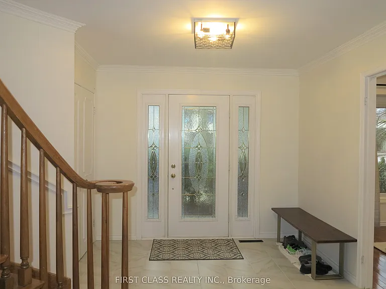 4 Meridene Cres E — Photo 2