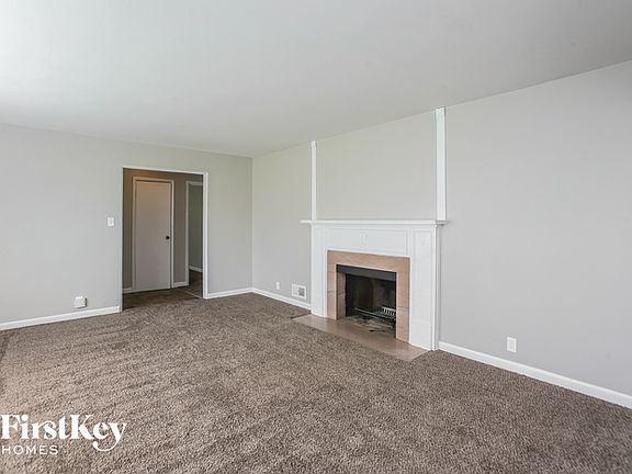 3rd image of 4050 E 42nd St