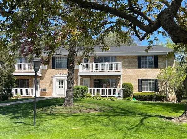 152 Heidel ROAD #8, Thiensville, WI 53092