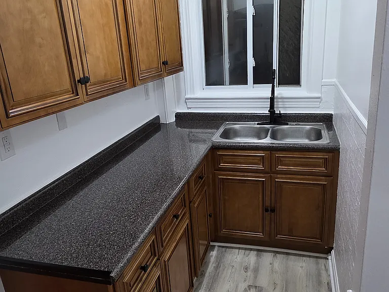 226 Farmington Ave #2 — Photo 4