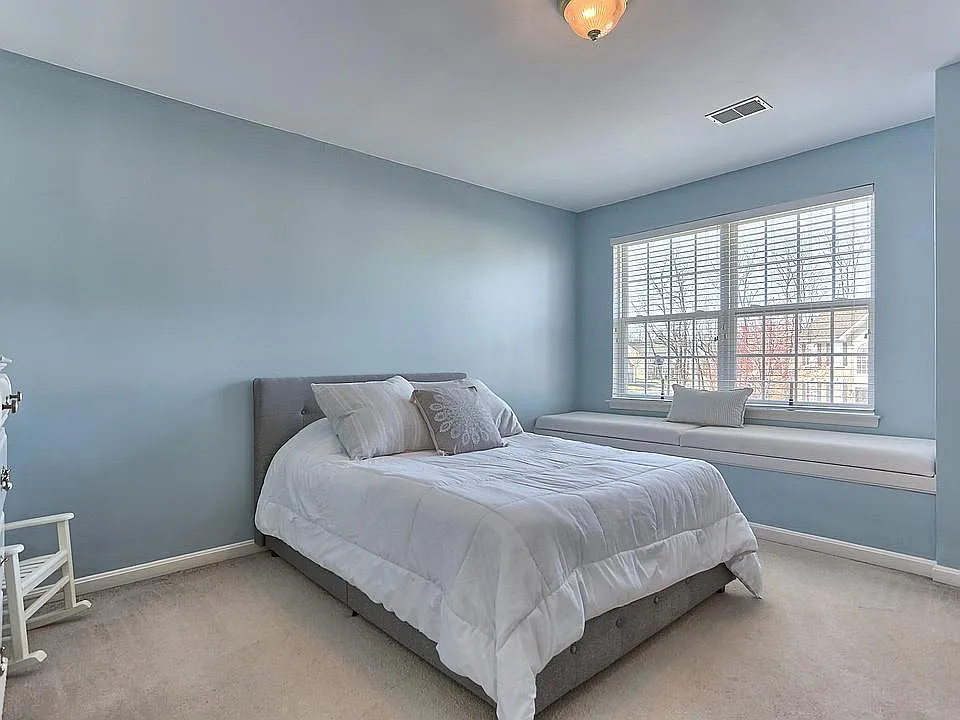 4 bed, 2.5 bath, 3393 sqft, $3,500 — Photo 3