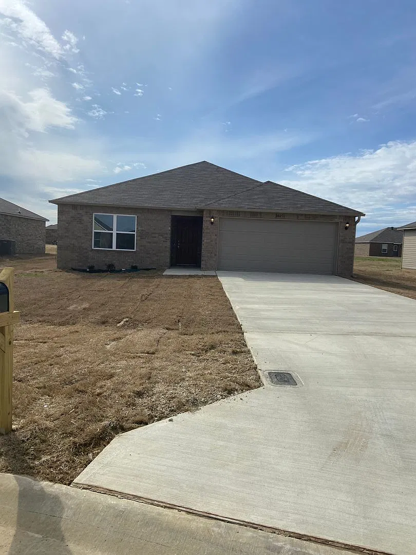 Pre-Leasing Your New Home Awaits! Spacious 3-Bedroom, 2-Bathroom Home in Bridlewood Available 12/7! — Photo 3