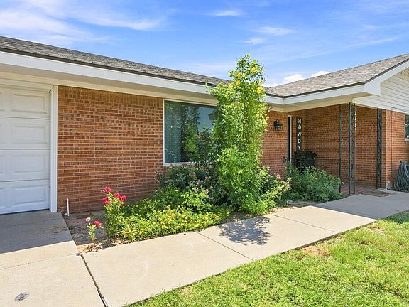 3rd image of 3327 Maxwell Dr