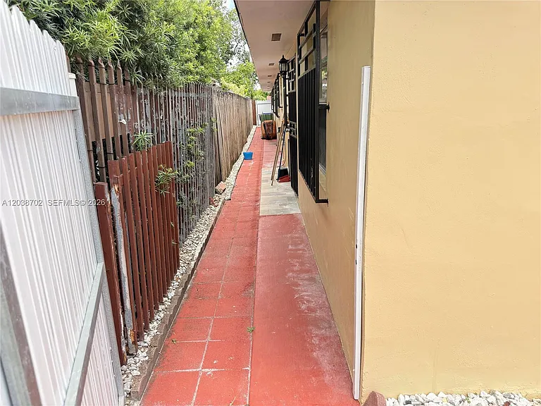 252 NW 50th Ave — Photo 15
