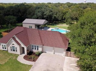 1812 Oak Dr, Port Lavaca, TX 77979