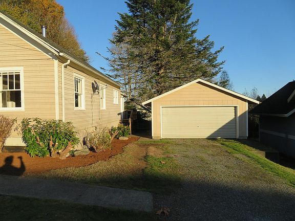 3rd image of 122 N 7th St