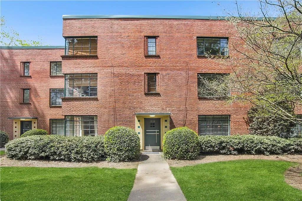 2 bed, 1.0 bath, 1216 sqft, $2,180 — Photo 1