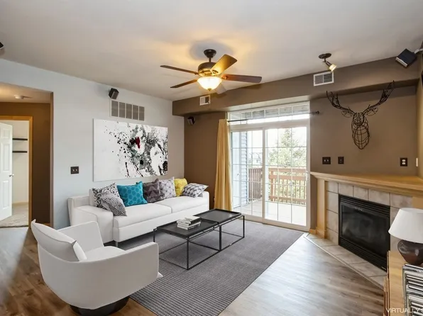2300 W Lake Rd, North Liberty, IA 52317