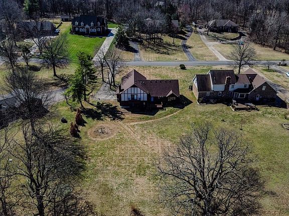 5th image of 161 Matthew Dr