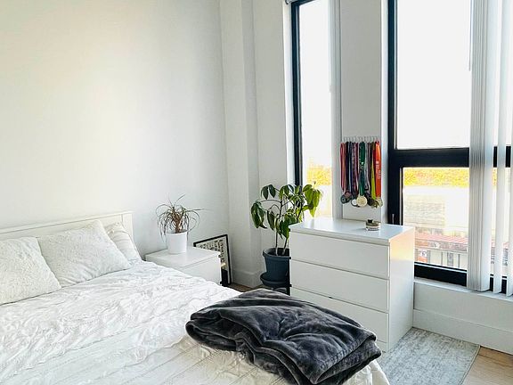 4th image of 312 Broadway #3G